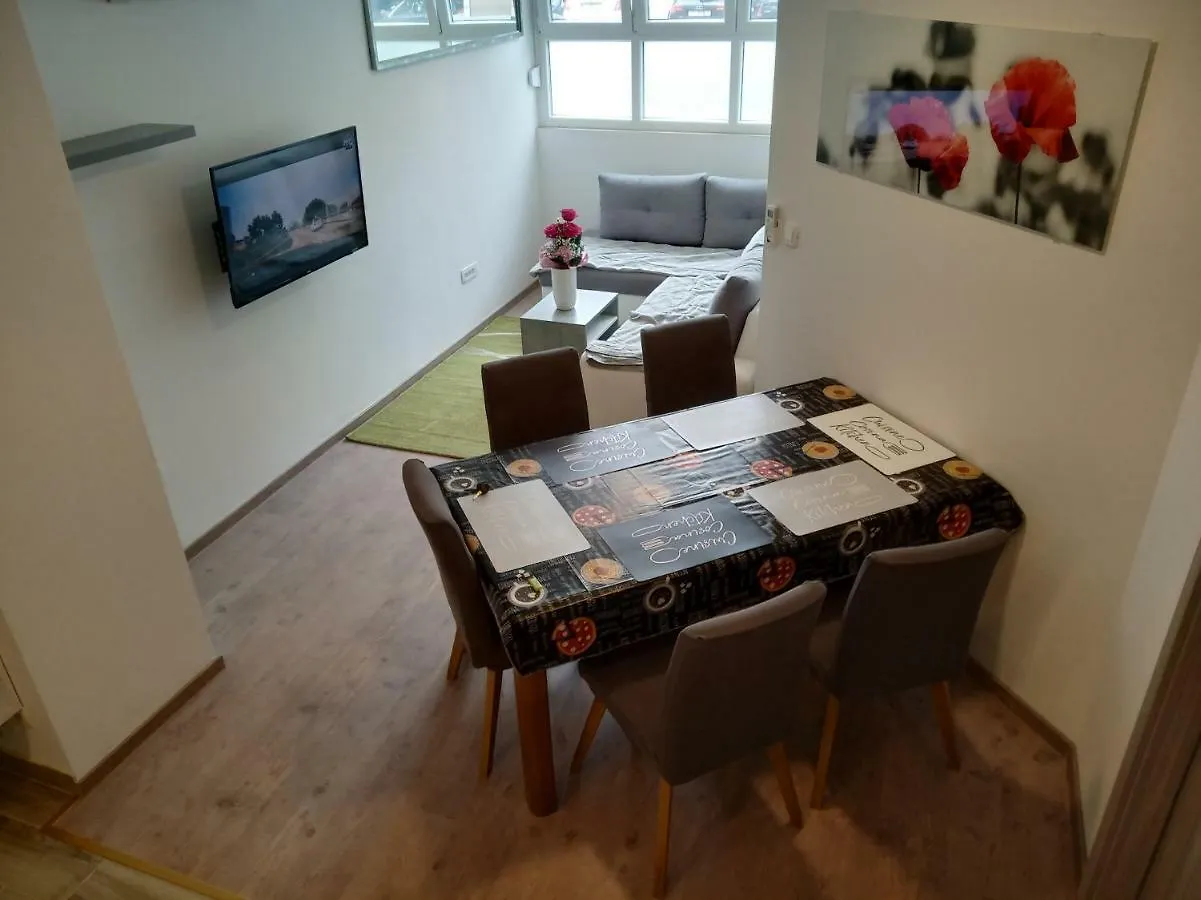 Odyssey Apartment Split 0*,